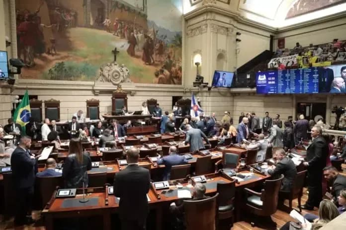 Agora, a proposta segue para sanção ou veto do prefeito do Rio, Eduardo Paes.