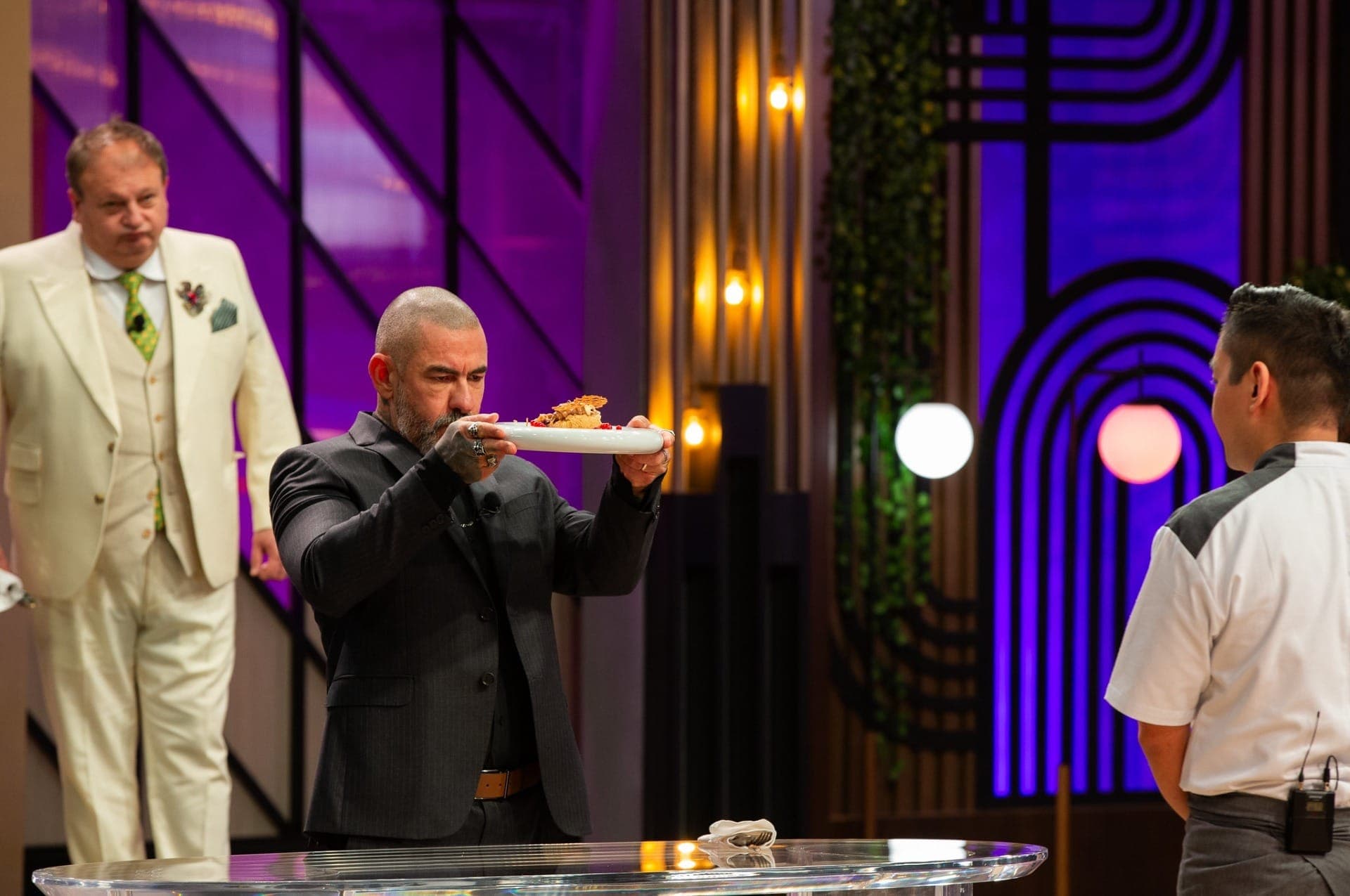 Fogaça avalia participante do MasterChef Confeitaria 2024
