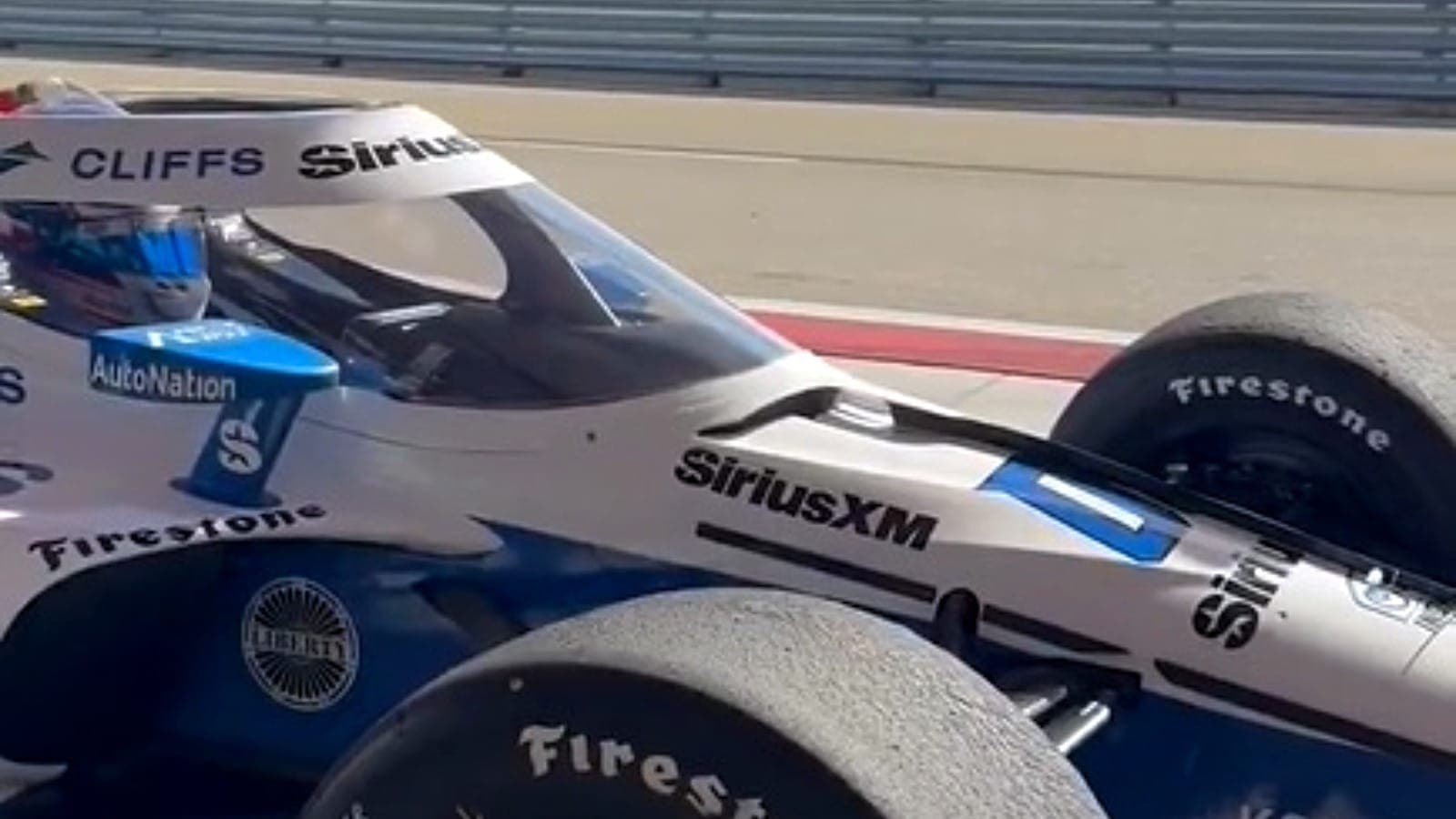 Logan Sargeant fechou o dia com o terceiro lugar na tabela de tempos