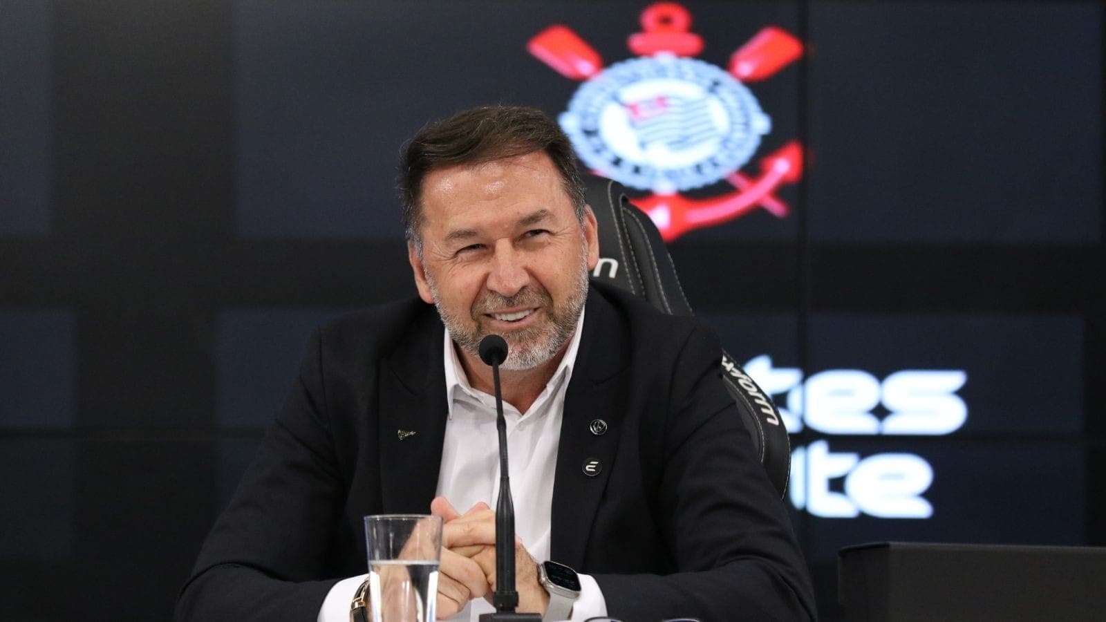 Votação para impeachment de Augusto Melo é adiada