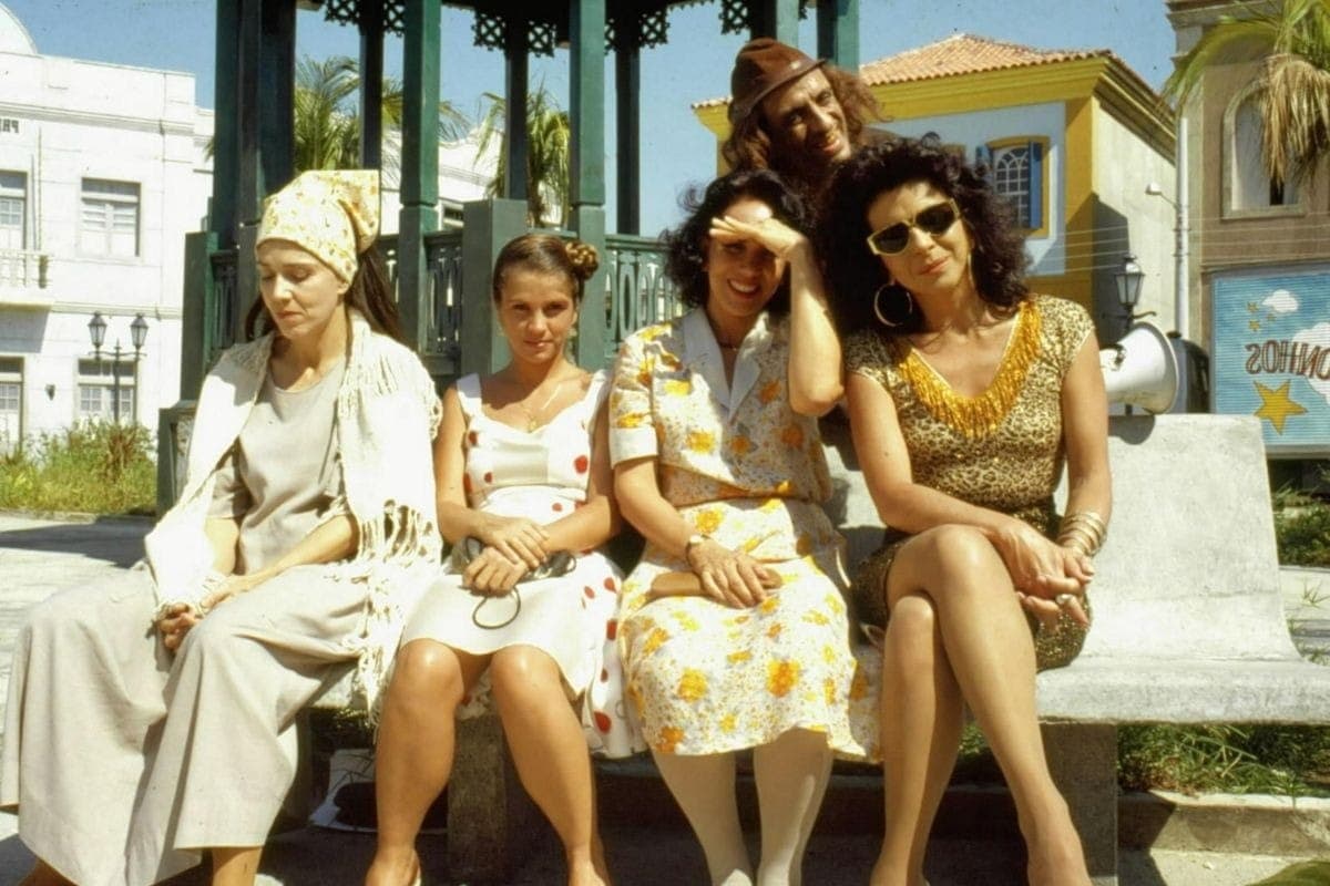 Arlete Salles, Yoná Magalhães, Tássia Camargo, Betty Faria e Benvindo Sequeira em 'Tieta', 1989