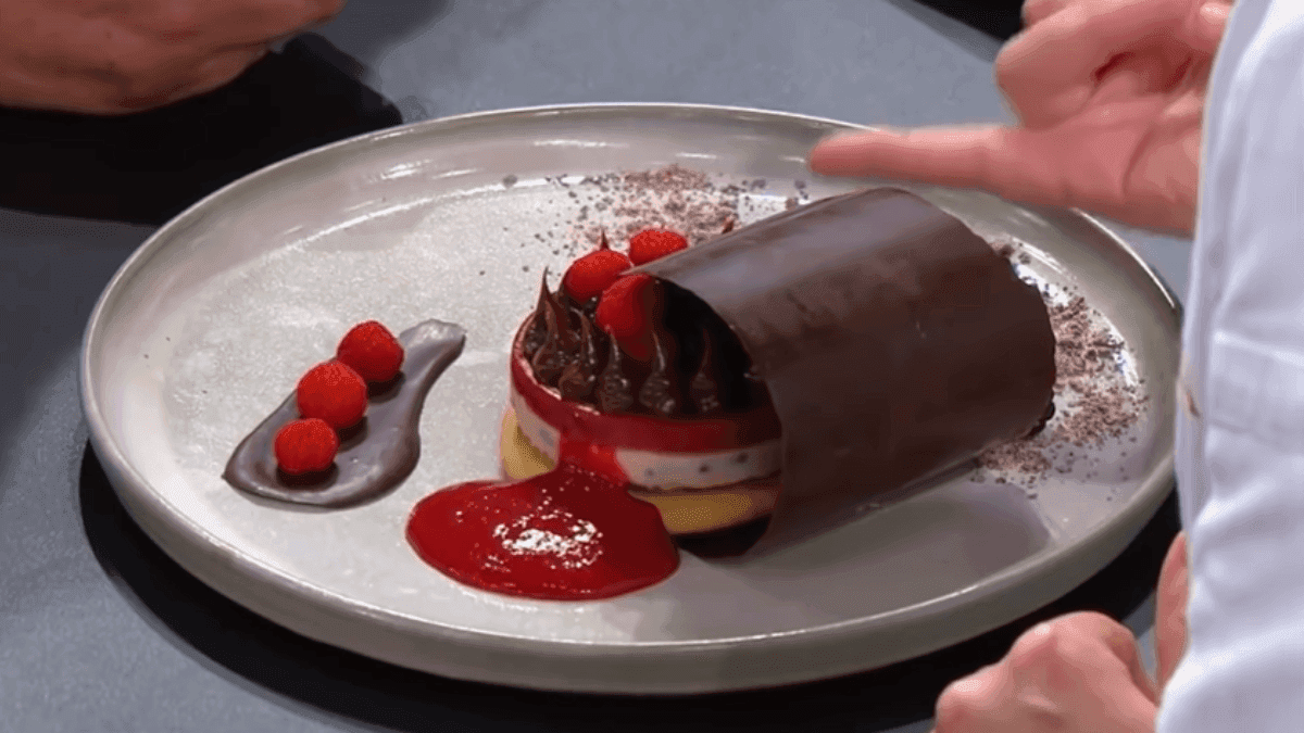 Prato com escultura de chocolate no MasterChef Profissionais