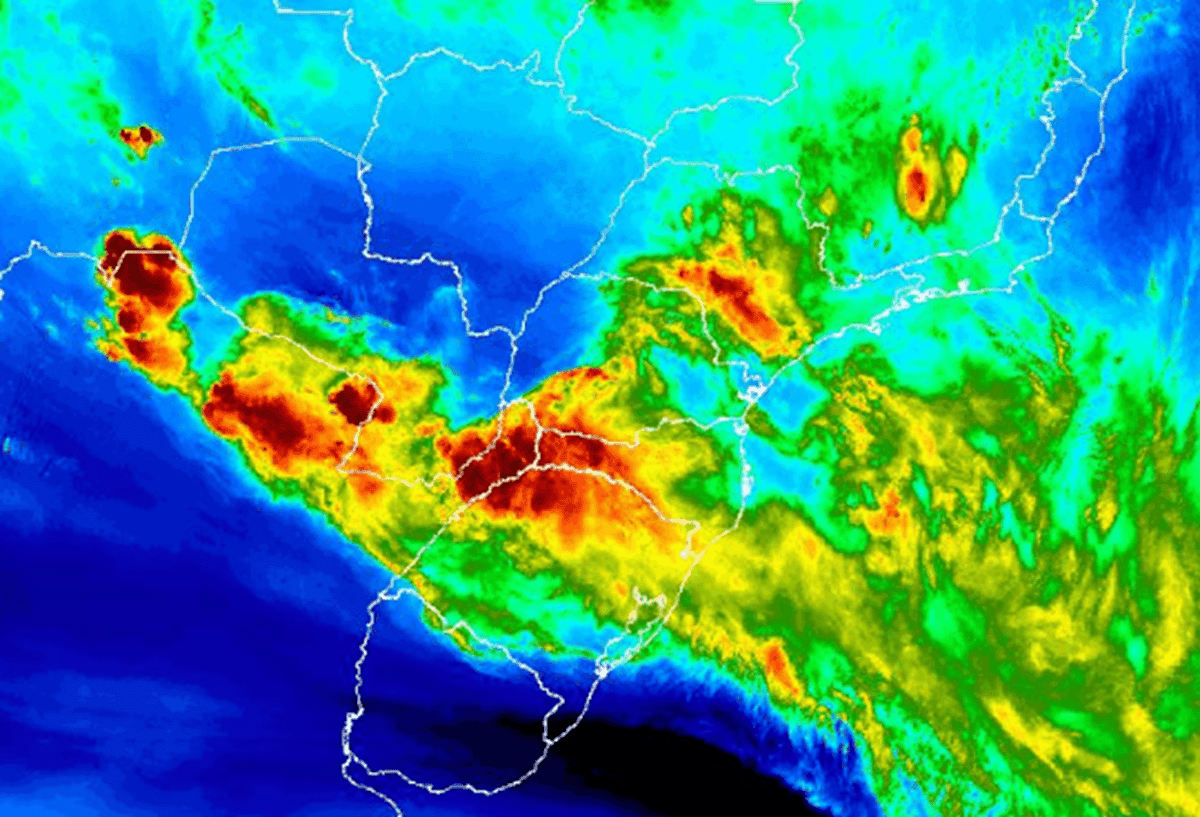Imagem de satélite do Inmet na manhã desta segunda (2)