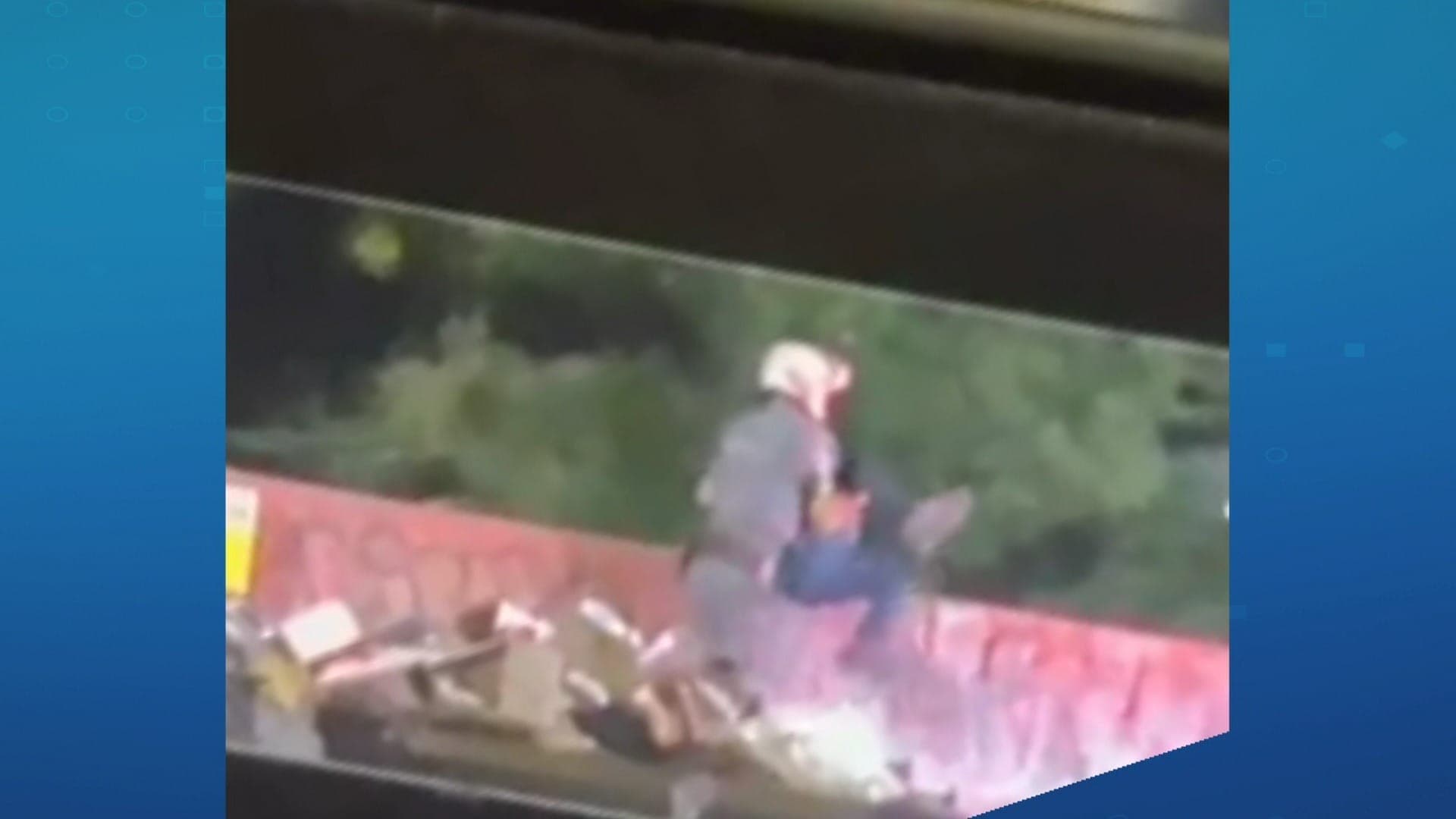 Homem jogado da ponte por PM foi abordado após fugir com moto sem placa