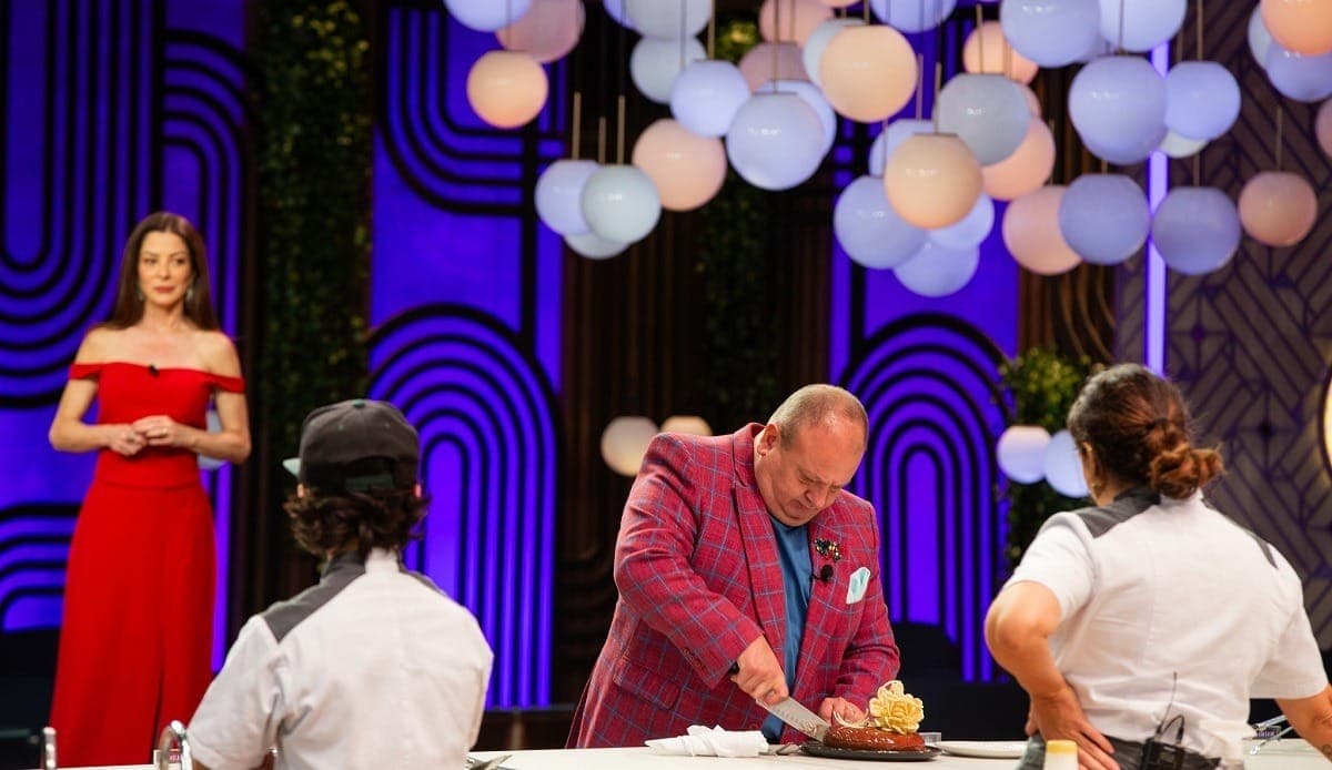 Jacquin avalia receitas no MasterChef Confeitaria