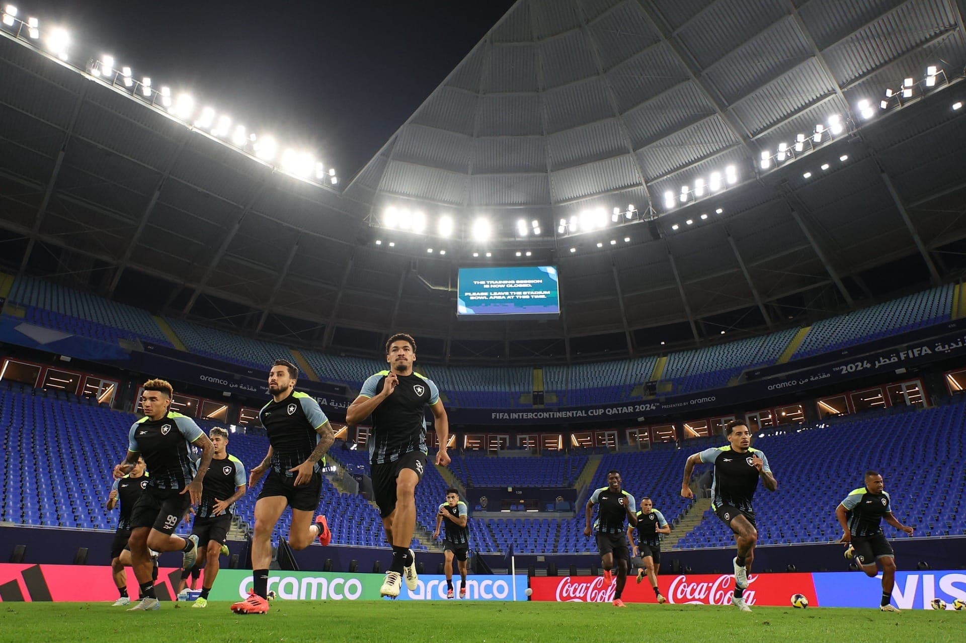 Último treino do Botafogo antes da estreia no Intercontinental