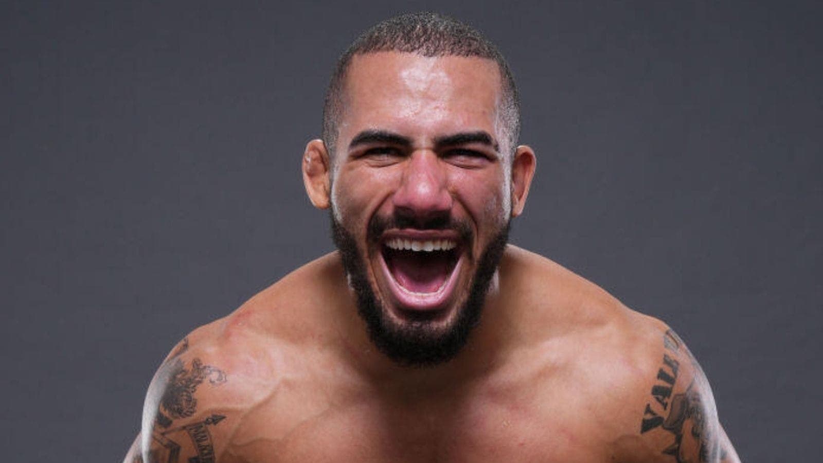 Vitor Petrino comemora vitória no UFC