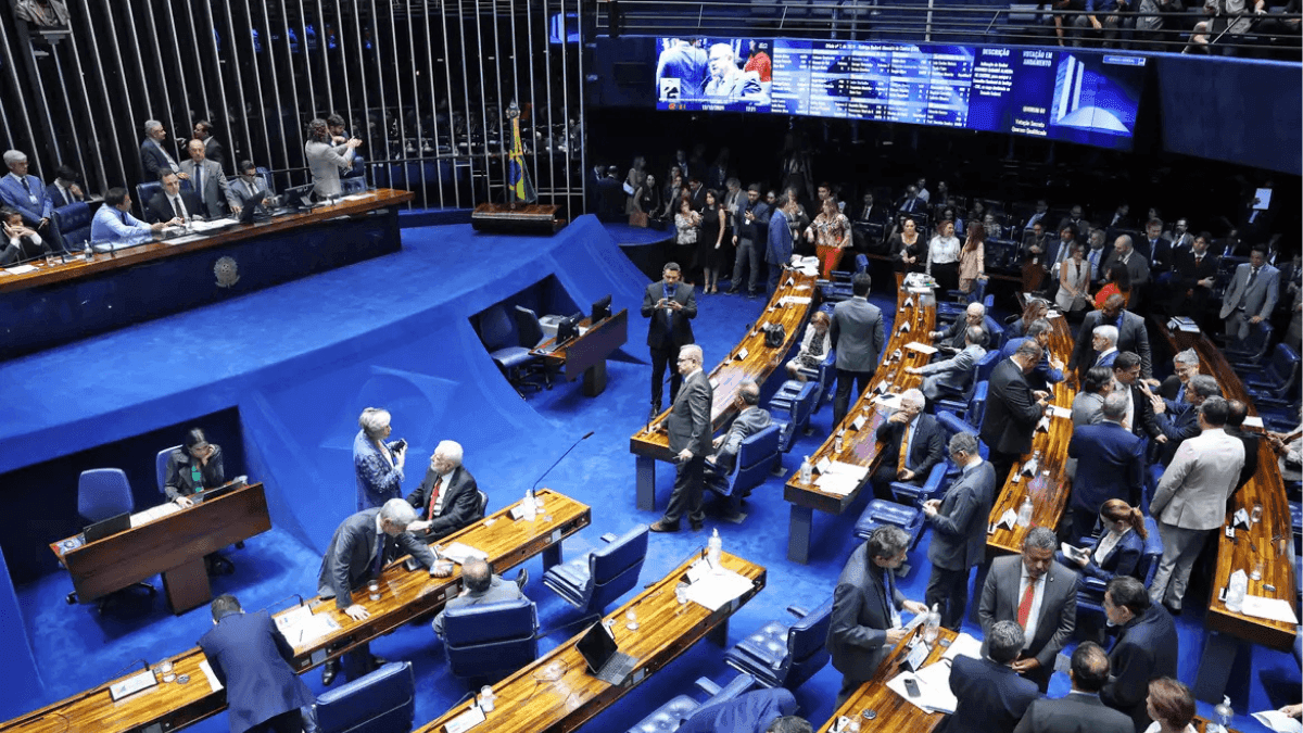 Senado deixa caducar PEC da maioridade penal