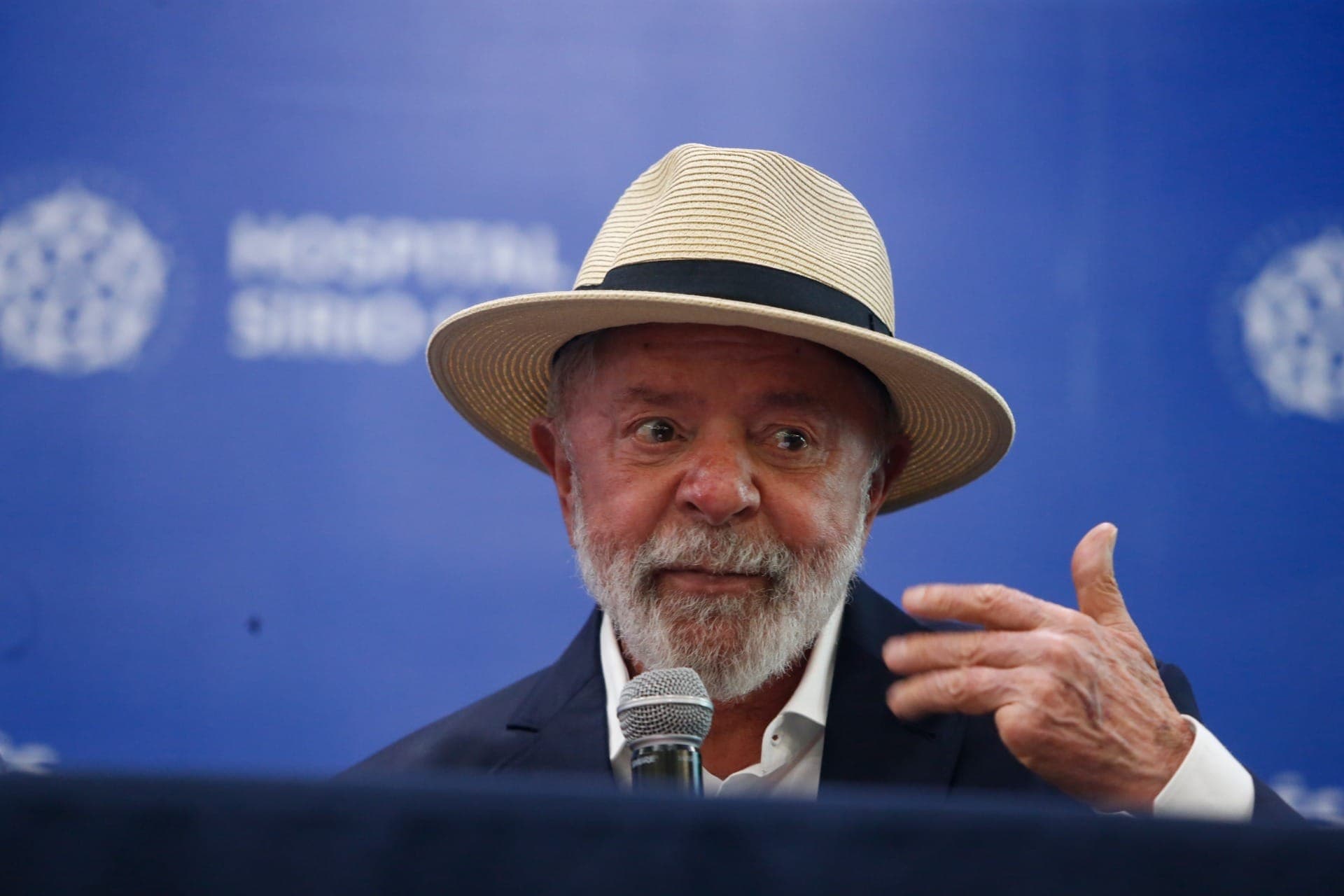 Lula recebe alta e participa de coletiva de imprensa de sua equipe médica neste domingo (15)