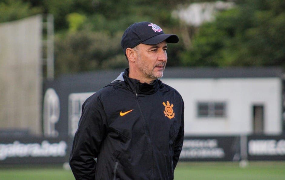 Vitor Pereira comandou o Corinthians e Flamengo, mas não conquistou nenhum título no futebol brasileiro