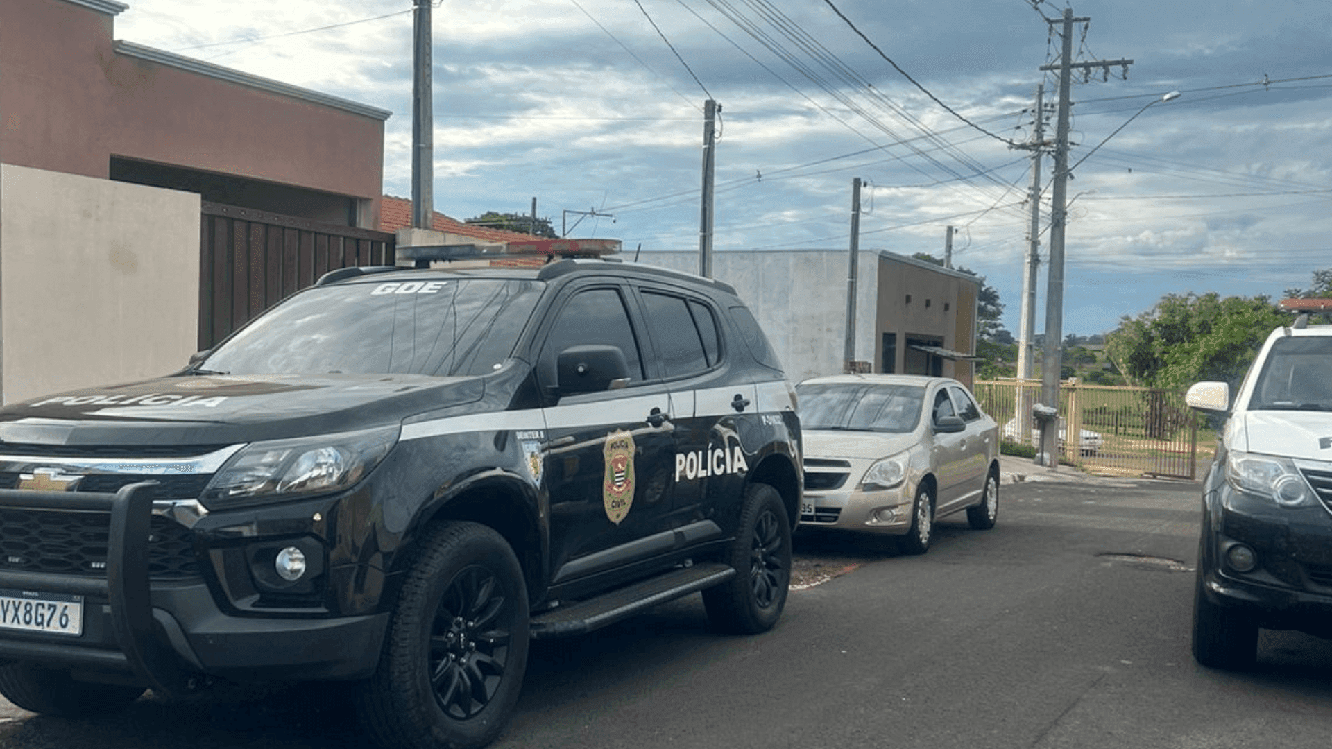 Foram cumpridos cinco mandados de busca e apreensão