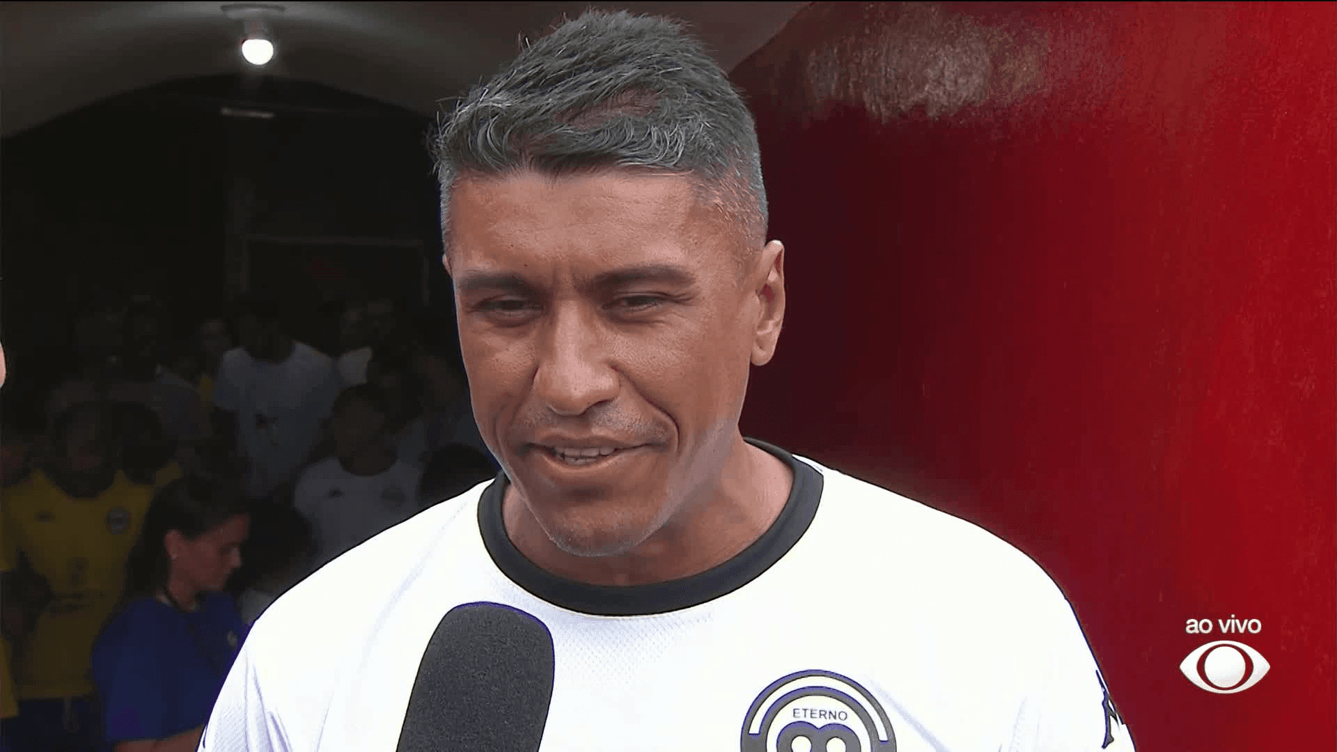 Paulinho se despede do futebol em partida no Canindé