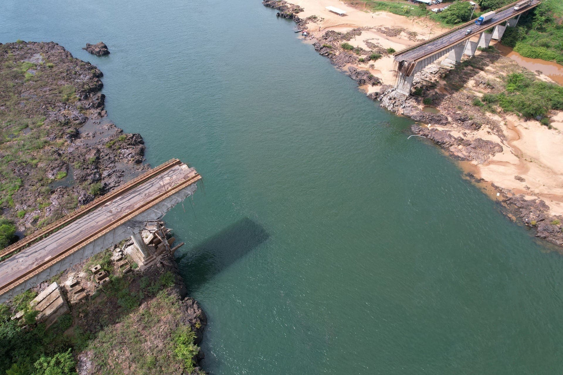 Ponte que desabou entre o Tocantins e o Maranhão
