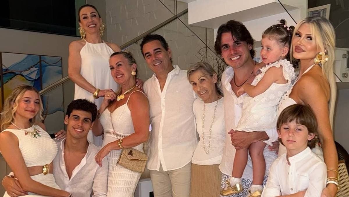Gabriel Bortoleto (segundo da esq. p/ dir.) com a família na virada do ano