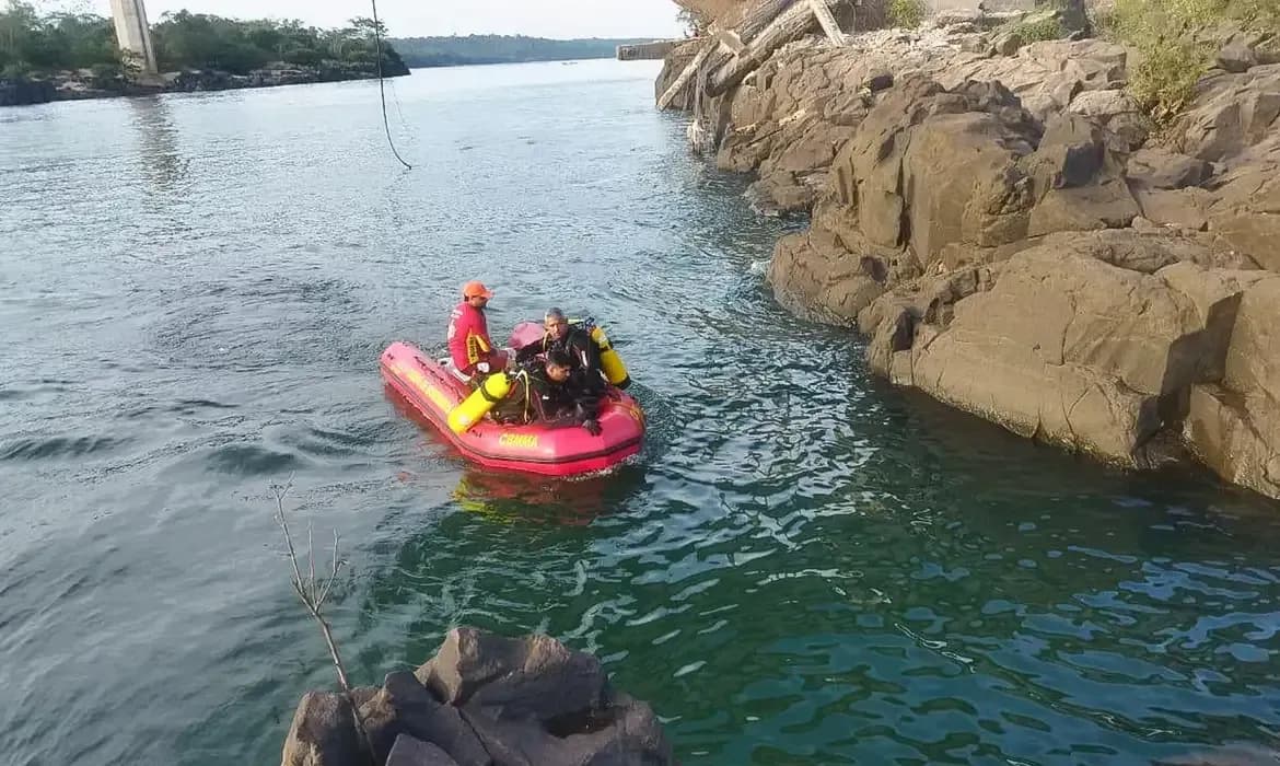 Sobe para 13 o número de mortos após queda de ponte no rio Tocantins