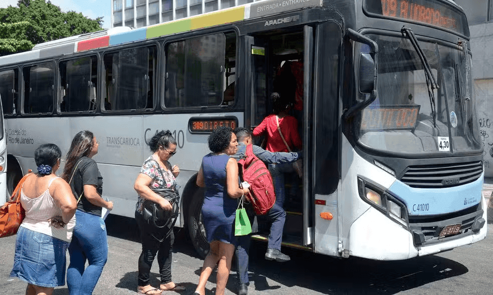 A medida prevê que os ônibus devem ser repostos a cada 12 e 13 anos