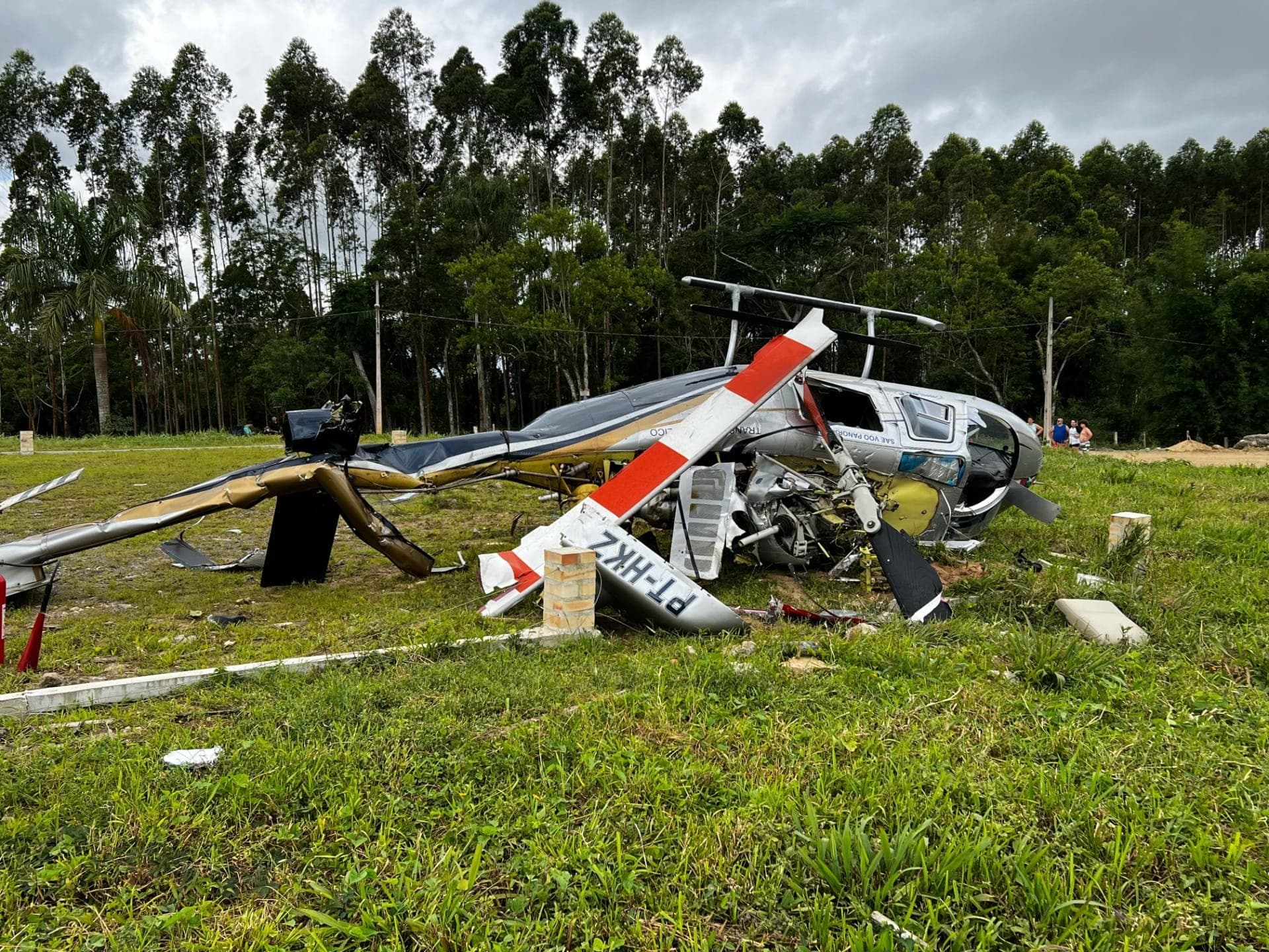 Helicóptero caiu no litoral de Santa Catarina