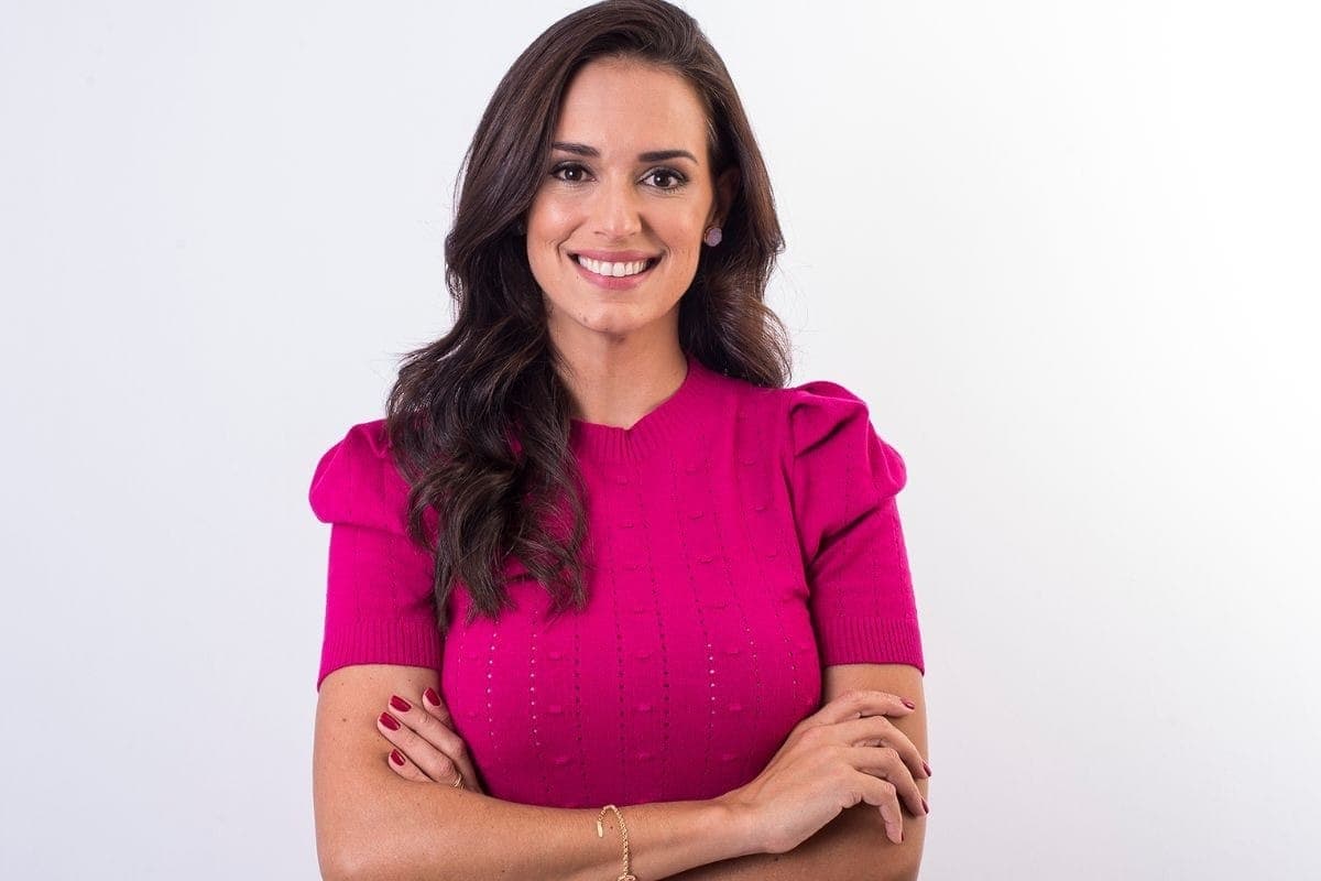 Livia Nepomuceno apresenta o Verão Maior Paraná na tela da Band.