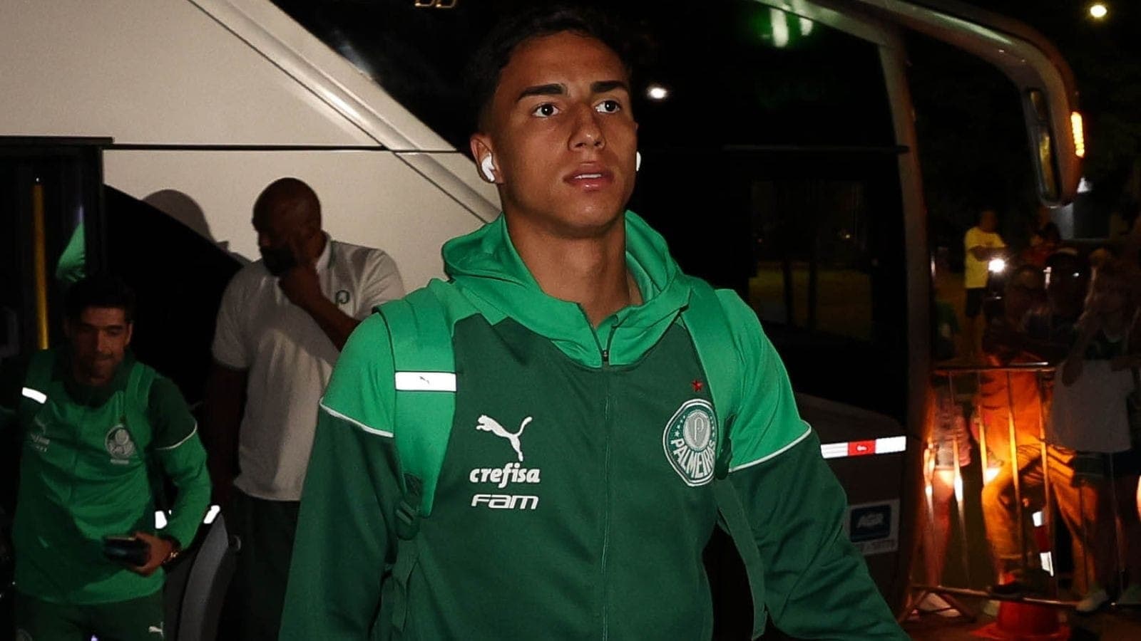 Vitor Reis deve deixar o Palmeiras e se transferir para o Manchester City