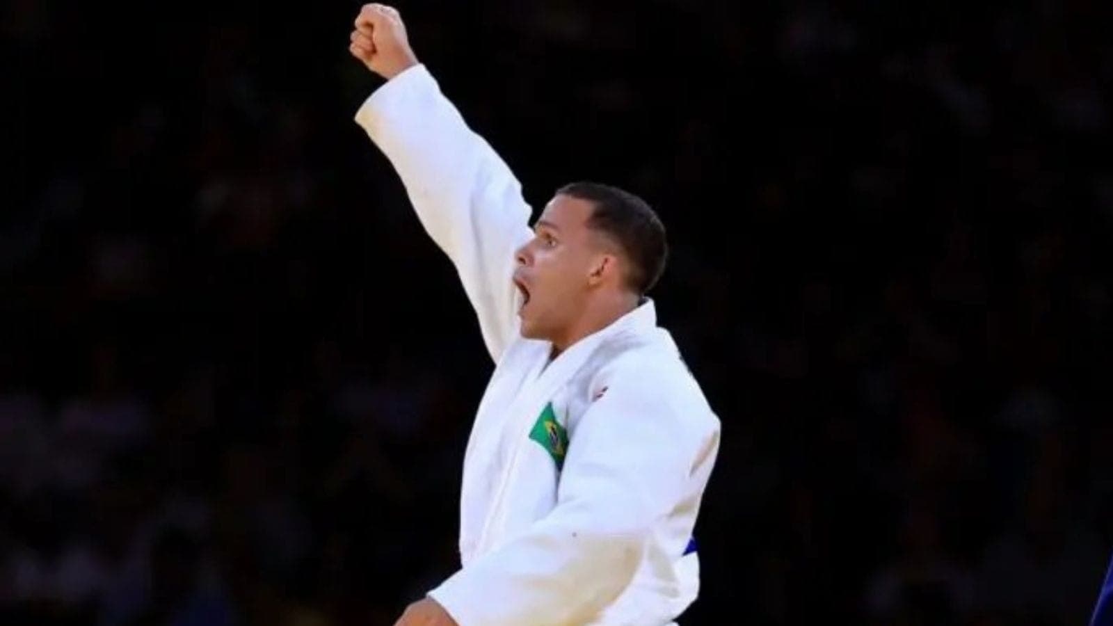 Arthur Silva comemora medalha de ouro em Paris-2024