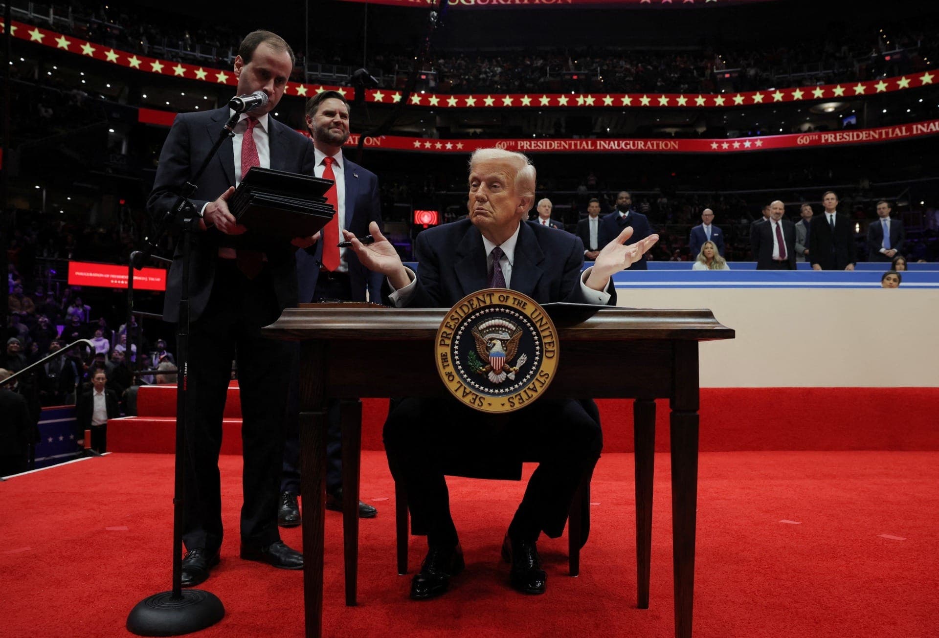 Trump concede perdão a condenados pela invasão ao Capitólio em 2021
