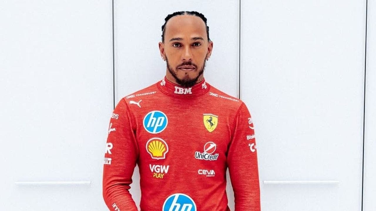 Lewis Hamilton e a icônica vestimenta da Ferrari