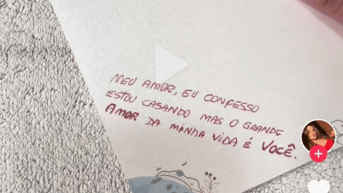 Mulher recebe convite de casamento do ex e noiva fica sabendo pela internet
