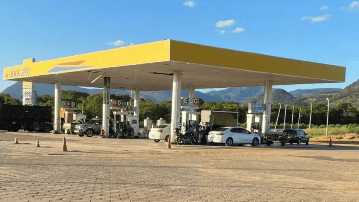 Pai esquece filhas no meio do caminho durante viagem e precisa voltar 40 quilômetros