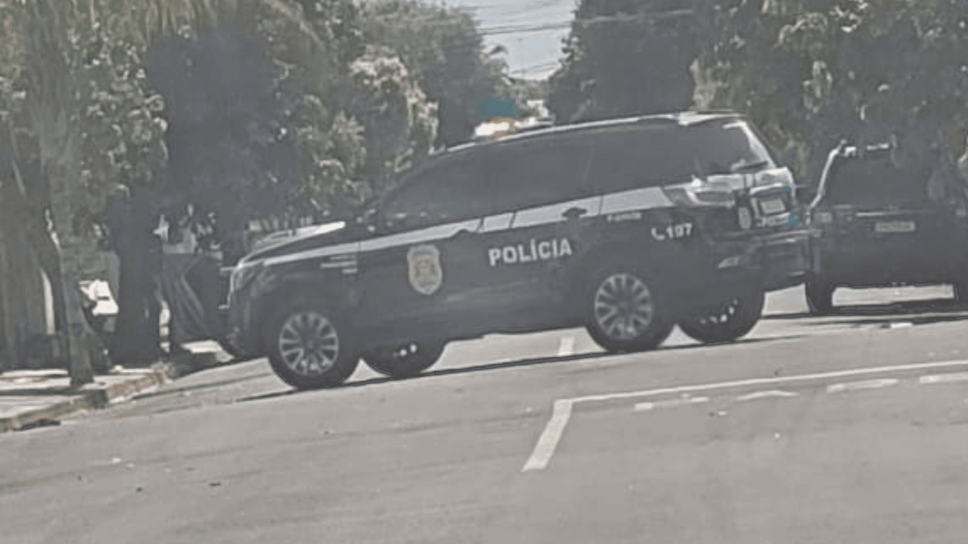 O homem foi baleado e morreu no local da abordagem