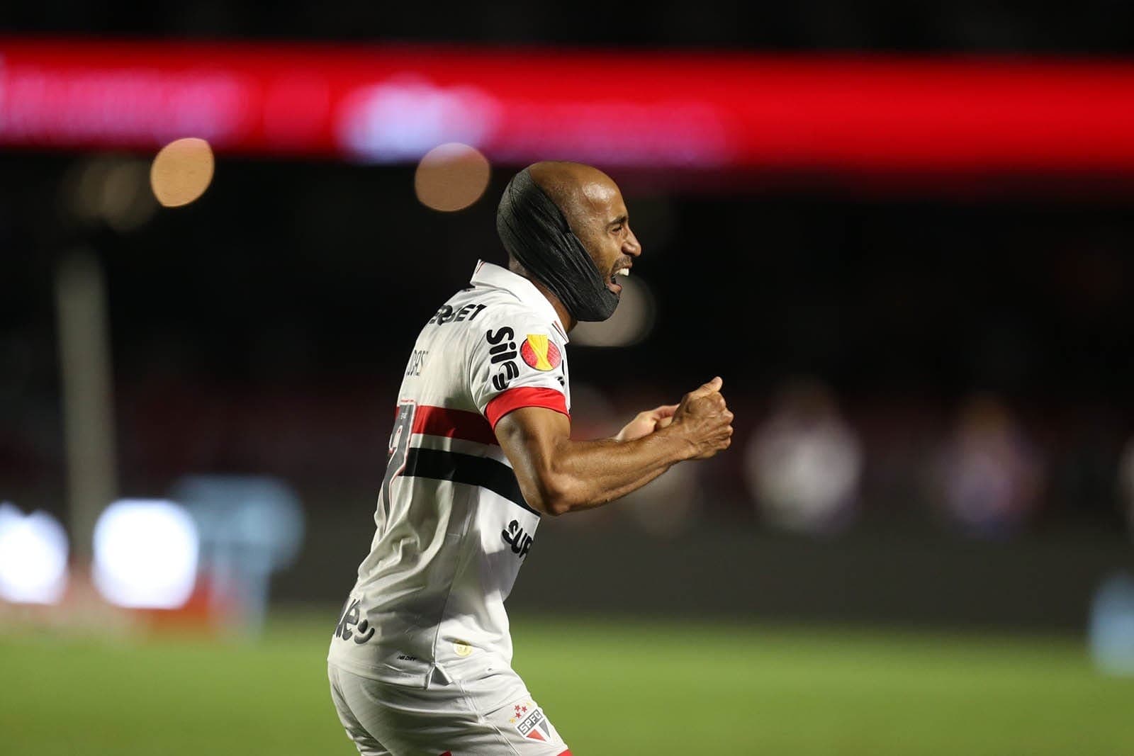 Lucas Moura foi fundamental na vitória do Corinthians