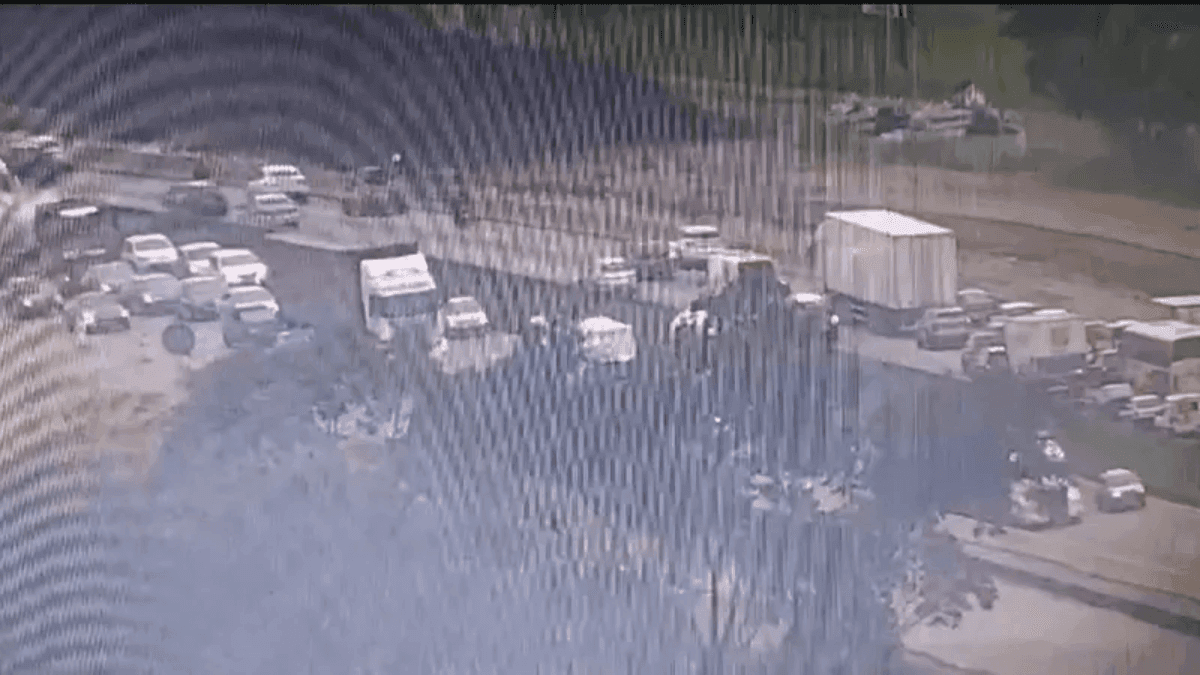 Casal briga no meio de rodovia e provoca congestionamento