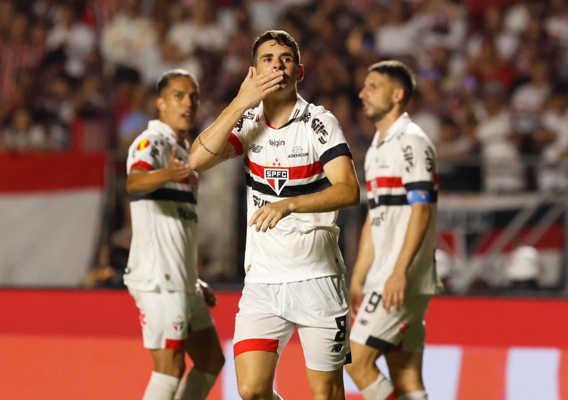 Oscar é a grande contratação do São Paulo em 2025