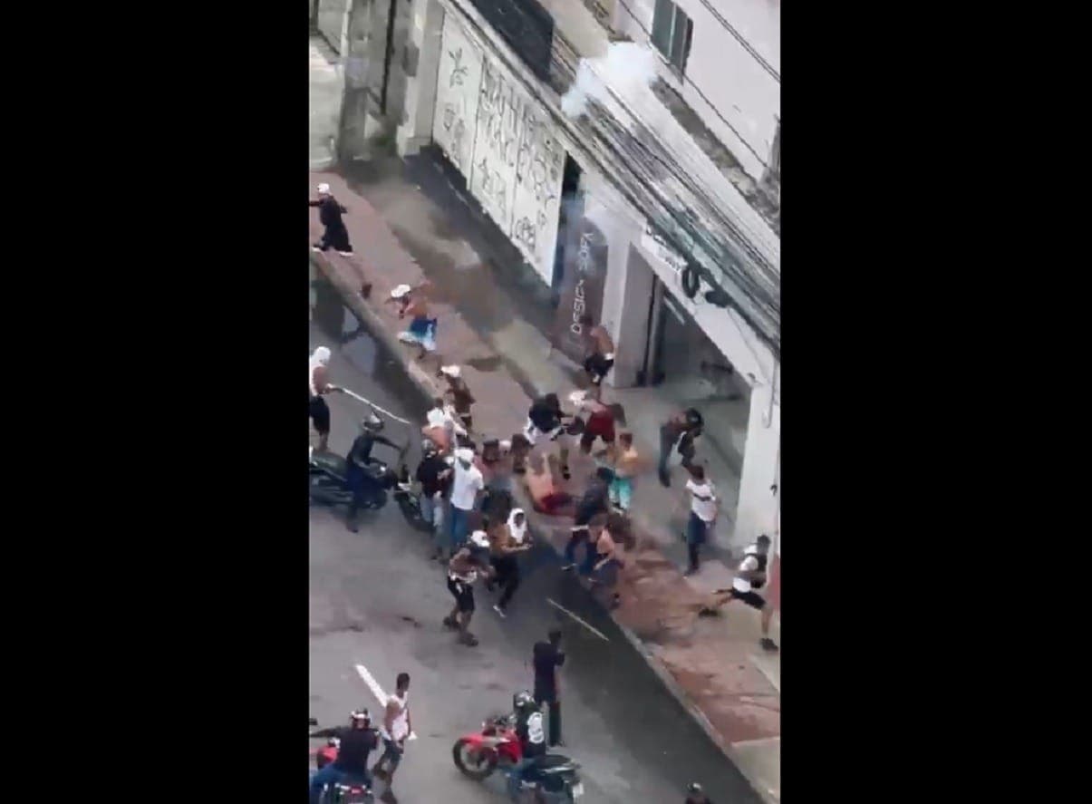 Torcedores de Sport e Santa Cruz brigam antes de clássico