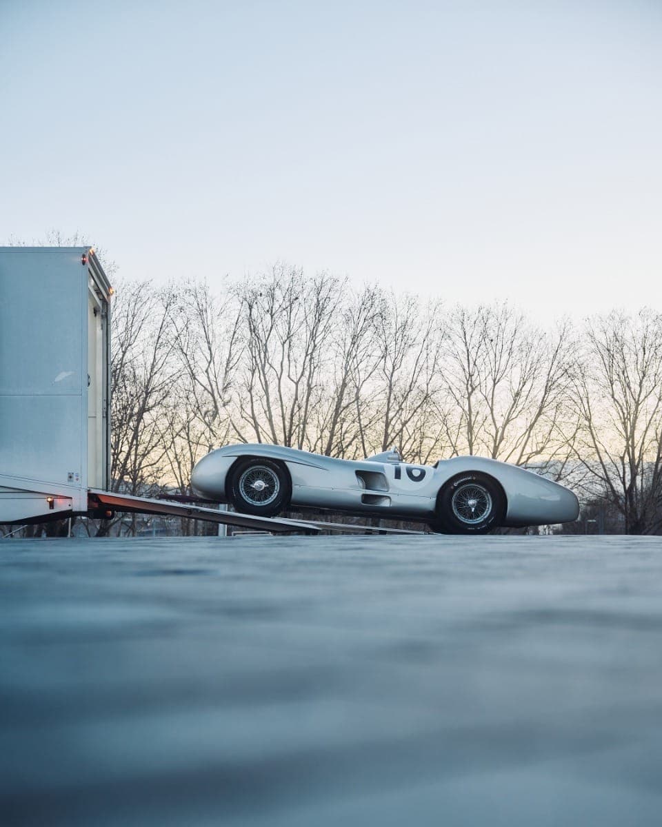 Mercedes de Fangio e Moss é leiloada por R$ 314 milhões