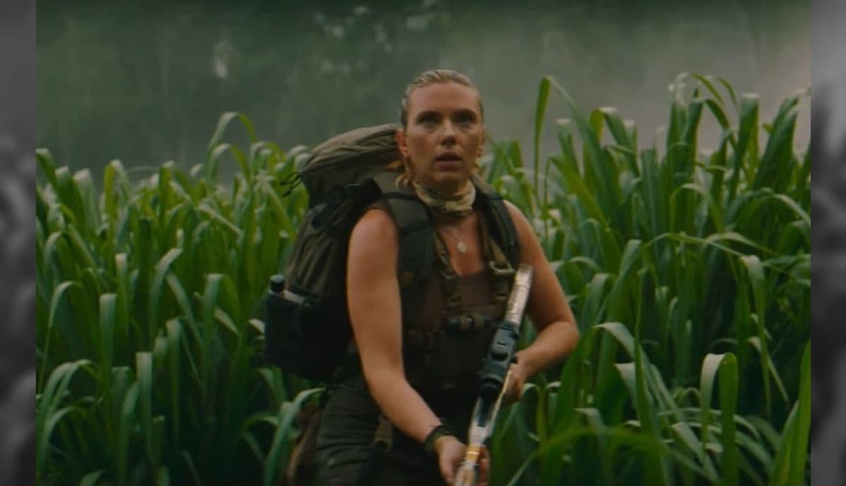 Scarlett Johansson enfrenta dinossauros assustadores em missão