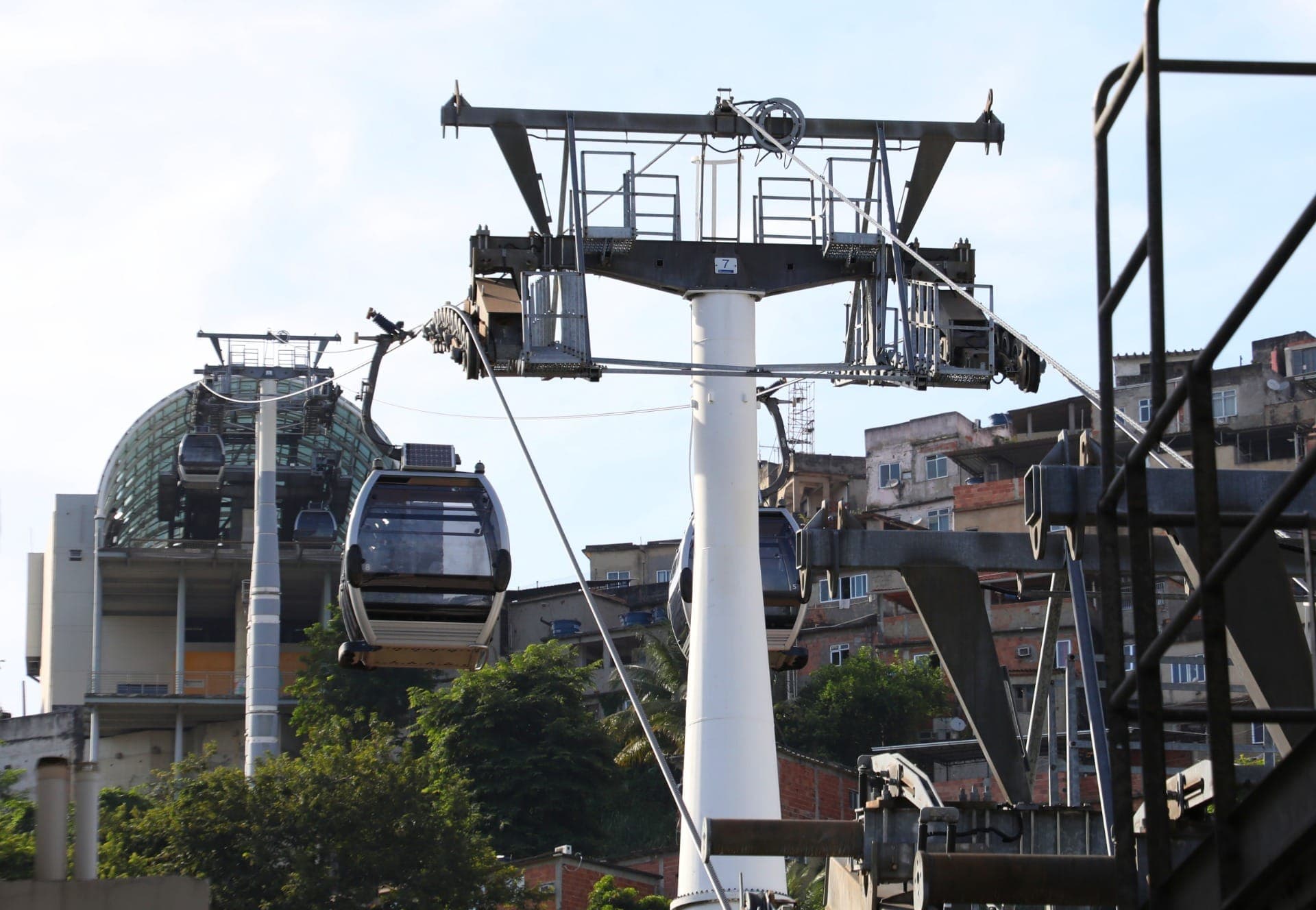 A expectativa é que cinco a oito mil pessoas sejam atendidas pelo teleférico, diariamente
