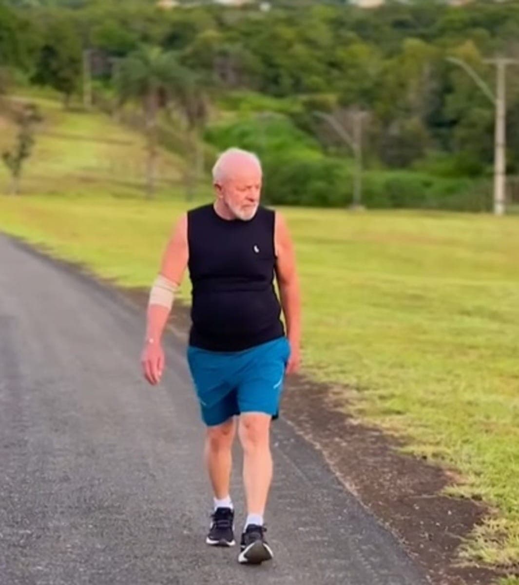 Lula com curativo no braço