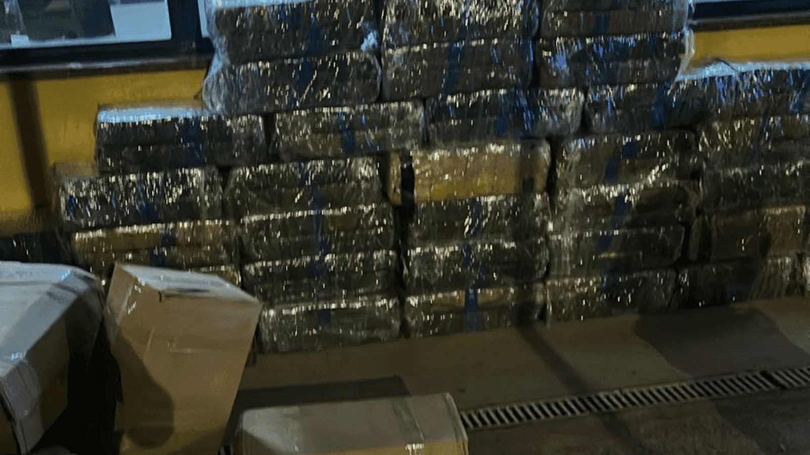 As drogas estavam escondidas no compartimento de carga