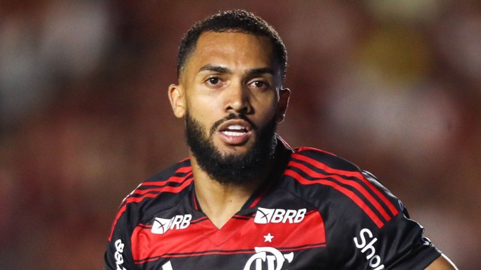 Juninho saiu machucado do jogo contra o Botafogo