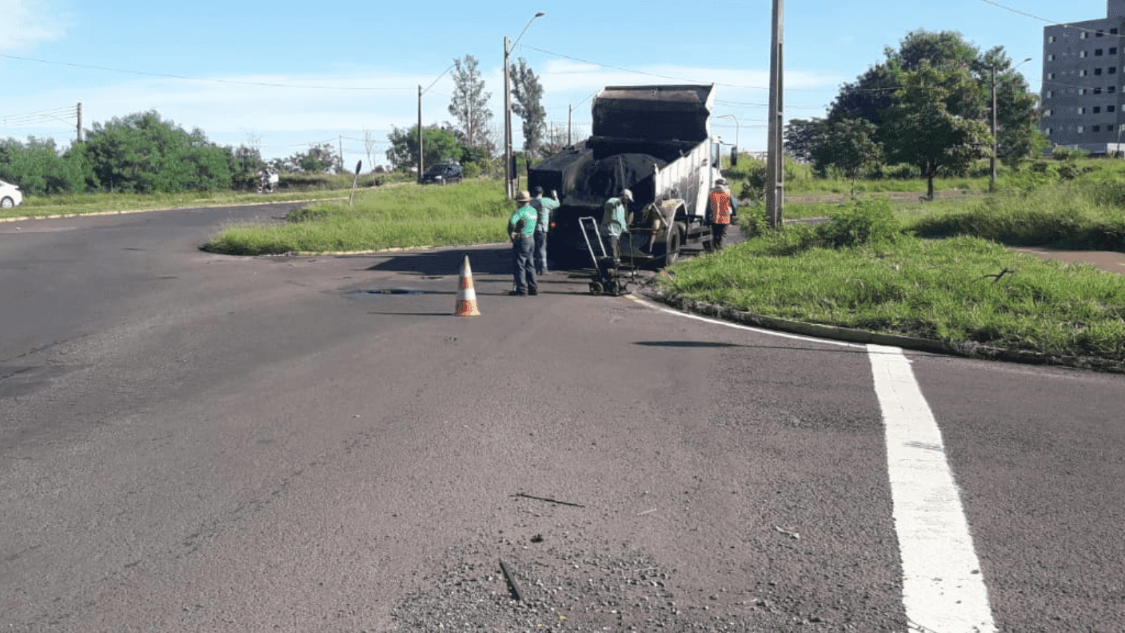 O trabalho acontece na Hiroshi Yoshio, JK e Manoel Goulart