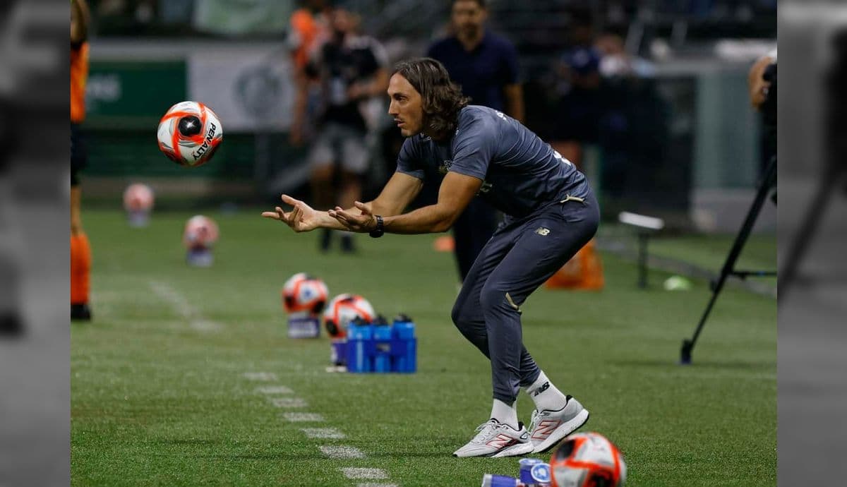 Zubeldía reclamou do gramado do Allianz Parque