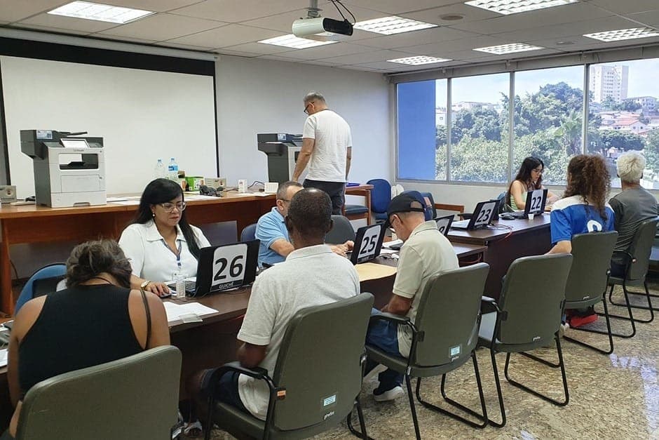Os postos de protocolo, como o Paço Municipal, atendem os contribuintes para emisão da 2ª via do imposto