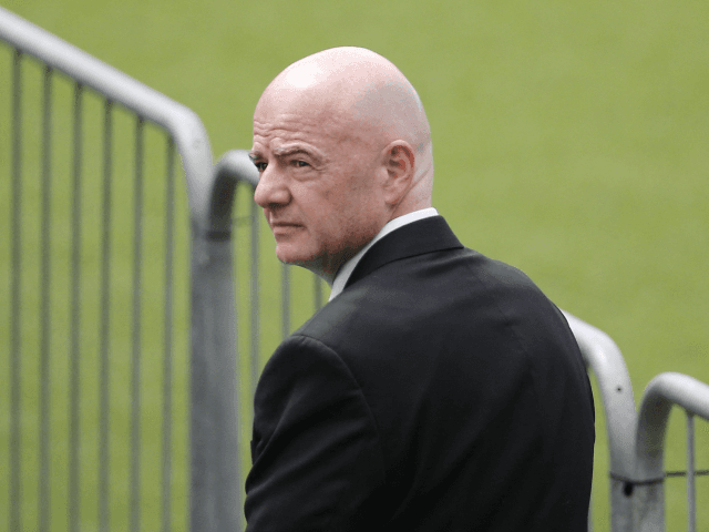 Gianni Infantino, presidente da FIFA, marca presença no velório de Pelé nesta segunda