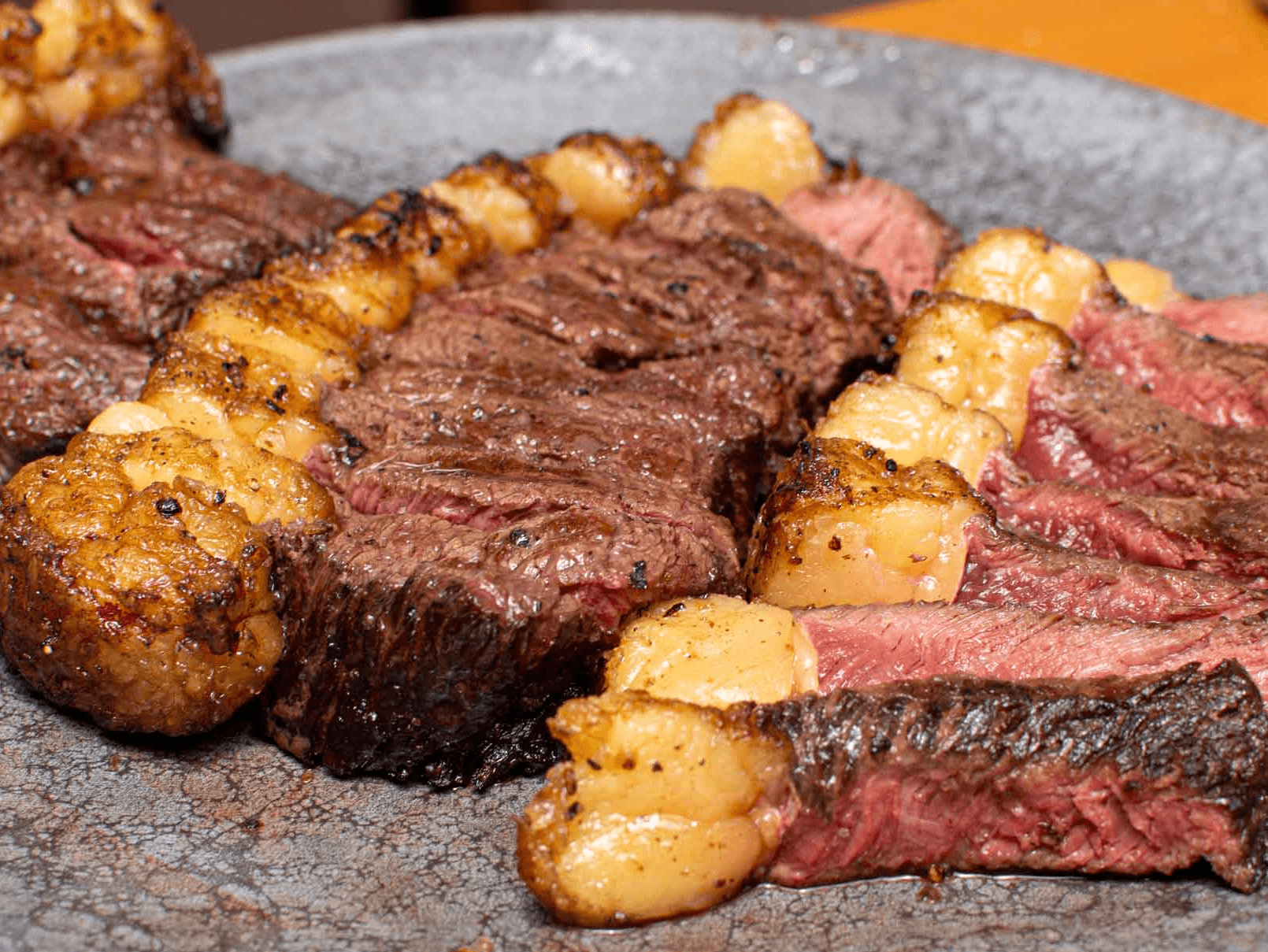 Mal passada, ao ponto e bem passada: como acertar o ponto da carne no churrasco