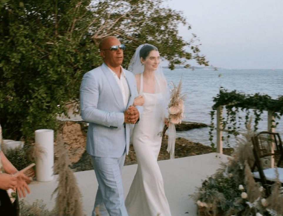 Ator Vin Diesel acompanha filha de Paul Walker, Meadow Walker, ao altar