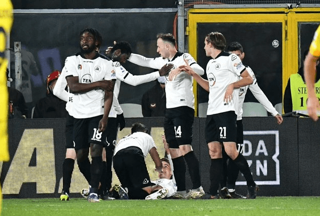Spezia sofreu no fim, mas conquistou três pontos importantes pela permanência na Serie A