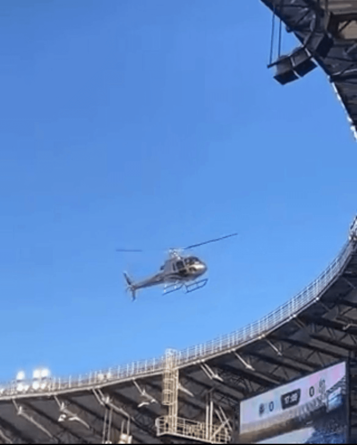 O helicóptero pertence a empresa MHE Participações e Empreendimentos