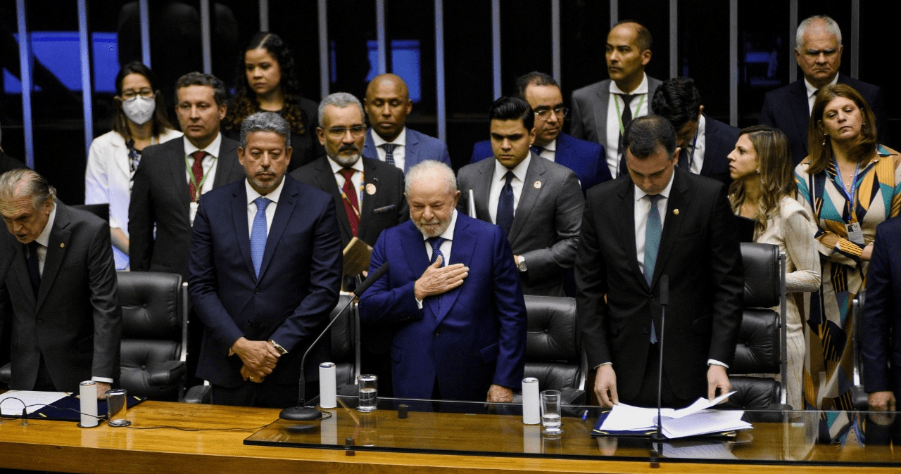 Lula é empossado no Congresso Nacional