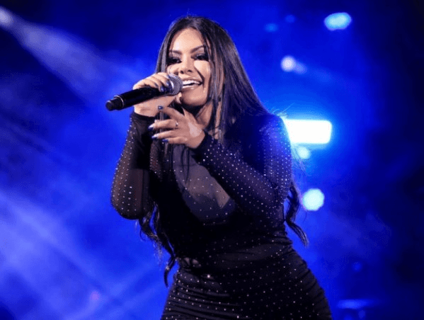 Morre Paulinha Abelha, vocalista do grupo Calcinha Preta, aos 43 anos