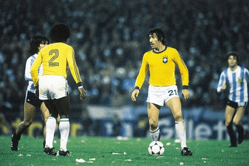 Chicão em campo contra a Argentina na Copa de 1978